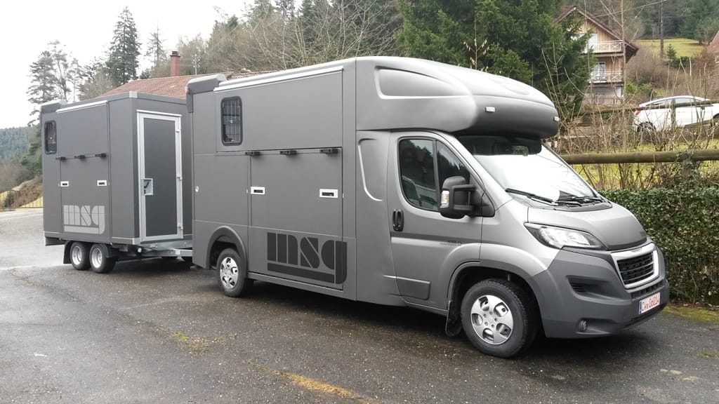 
								MSG-Zweipferdeanhänger full									