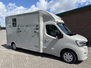 Hagstedt Spezial / Sodiak  Renault Pferdetransporter