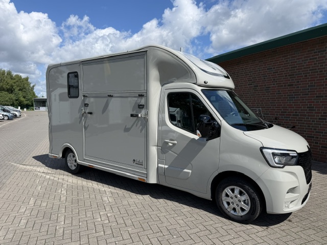 
								Hagstedt Spezial / Sodiak  Renault Pferdetransporter full									