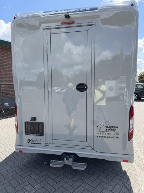 
								Hagstedt Spezial / Sodiak  Renault Pferdetransporter full									