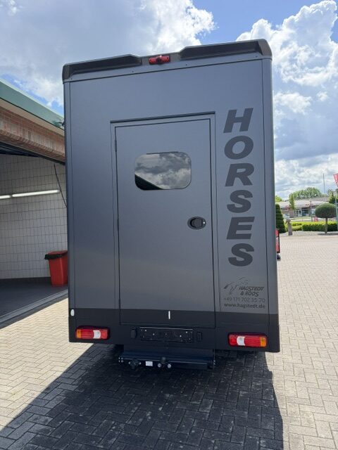 
								Hagstedt Stablehopper Iveco Hengstwagen full									