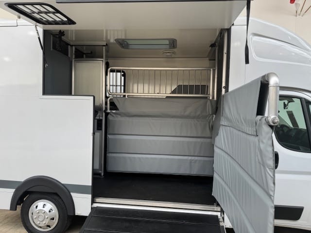 
								Opel Movano Hagstedt Stablehopper mit Saftey Concept Airbag full									