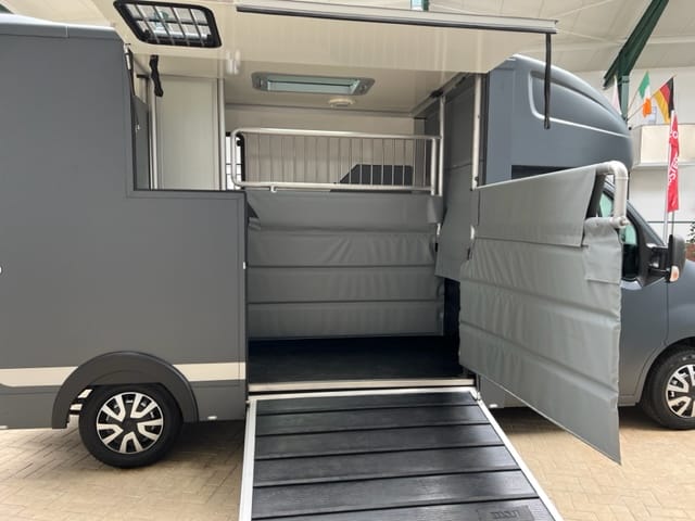 
								Hagstedt Stablehopper mit Saftey Concept Airbag star full									