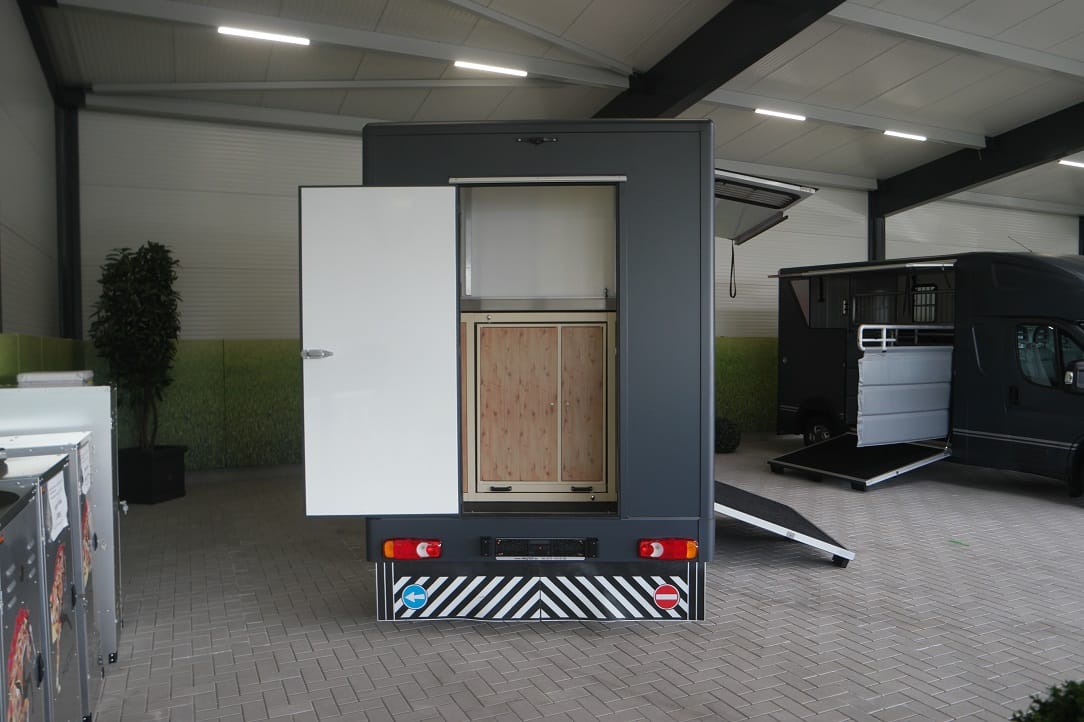 
								MSG-Zweipferdeanhänger full									