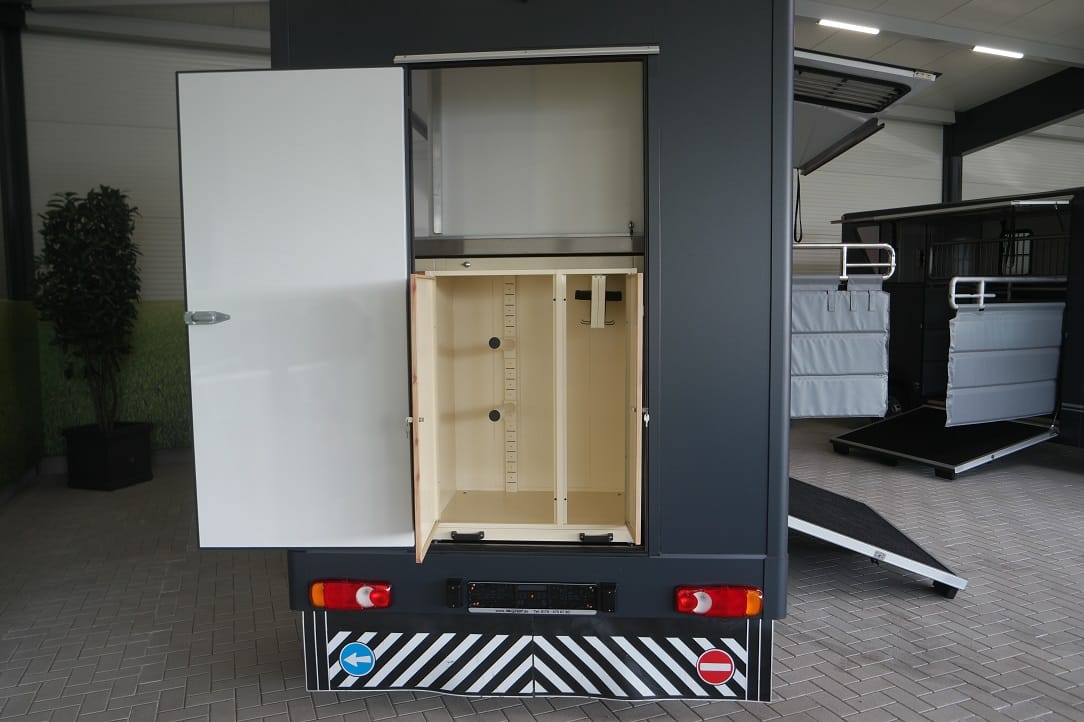 
								MSG-Zweipferdeanhänger full									