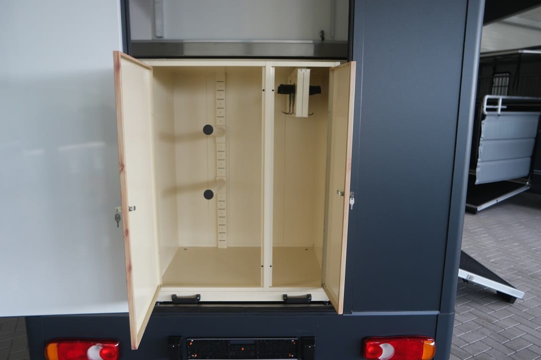 
								MSG-Zweipferdeanhänger full									