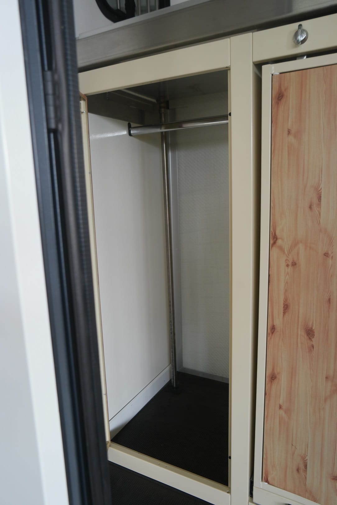 
								MSG-Zweipferdeanhänger full									