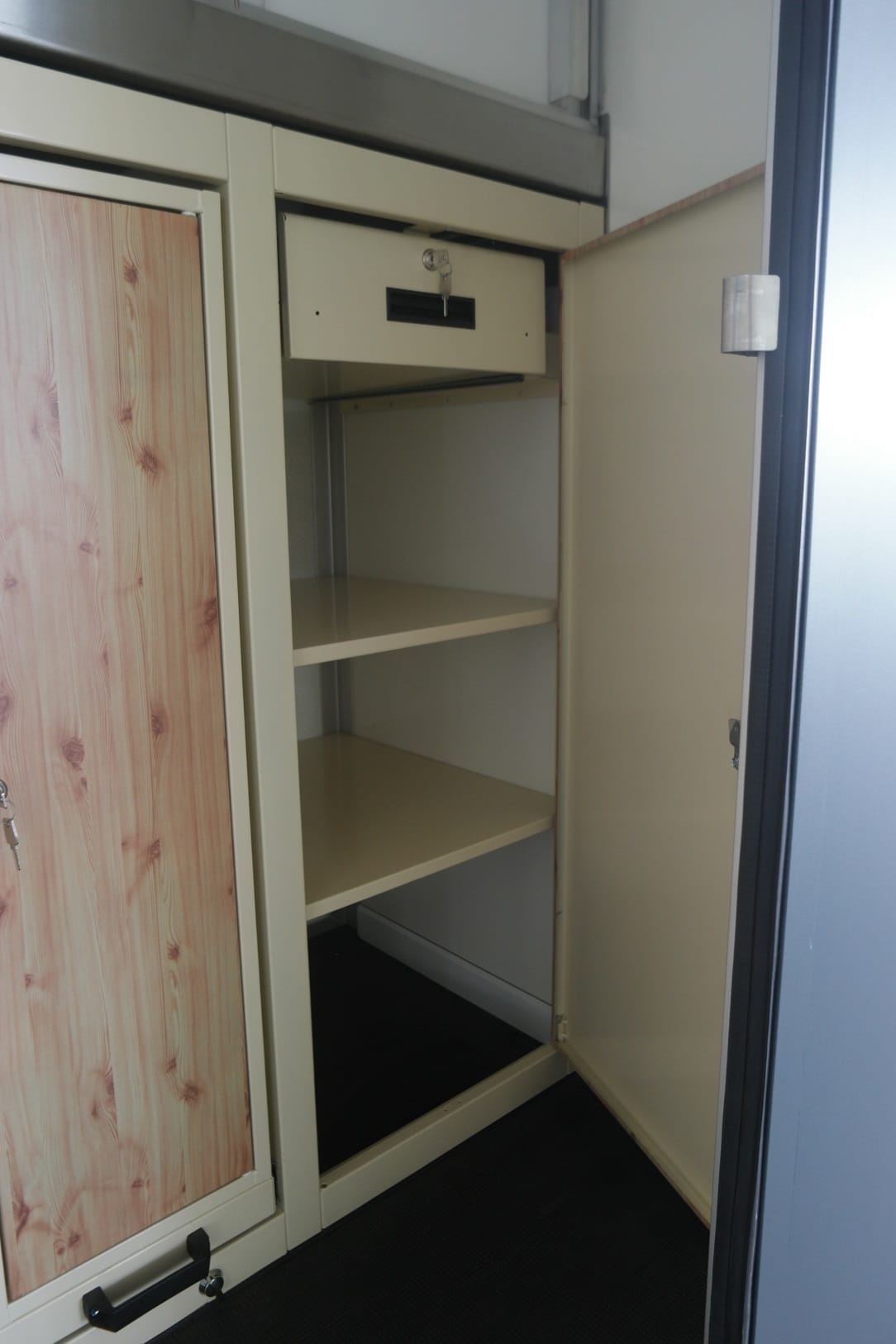 
								MSG-Zweipferdeanhänger full									