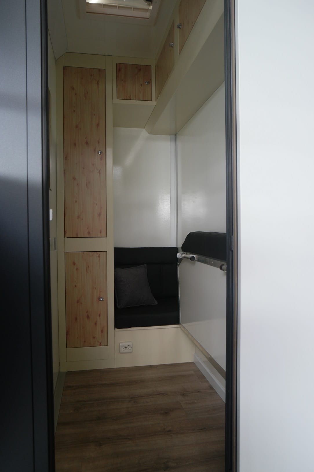 
								MSG-Zweipferdeanhänger full									