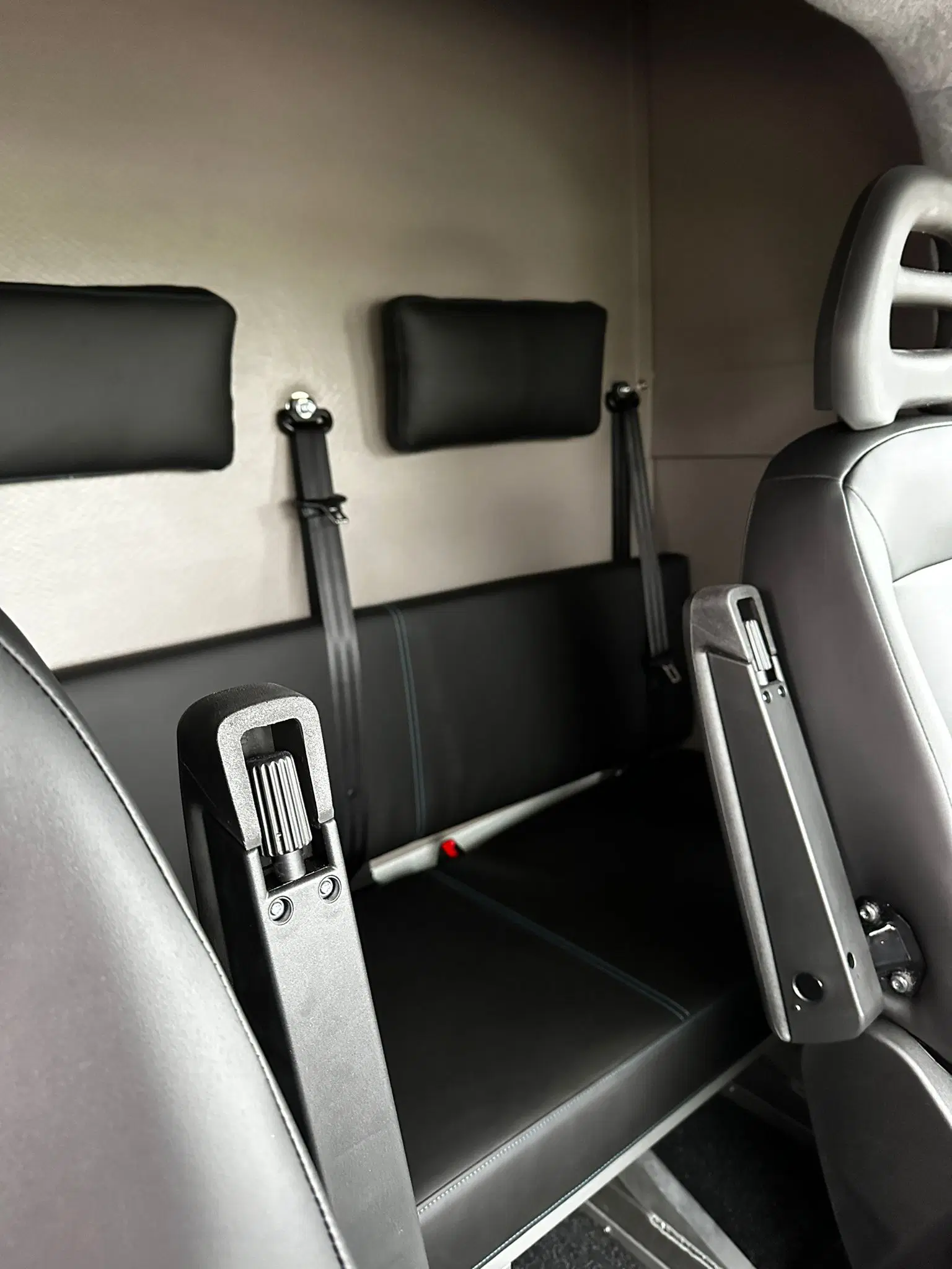 
								Hagstedt Stablehopper XXL mit Airbag im Pferdeabteil full									