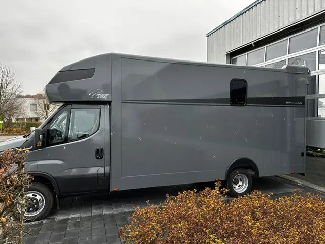 
								Hagstedt Stablehopper XXL mit Airbag im Pferdeabteil full									