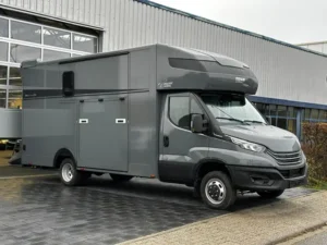 Hagstedt Stablehopper XXL mit Airbag im Pferdeabteil